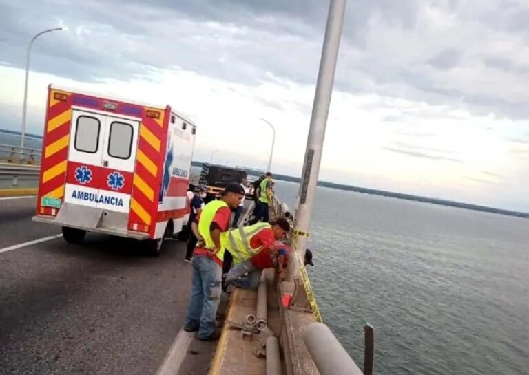 Así fue el rescate de los restos del vehículo que cayó al Lago de Maracaibo