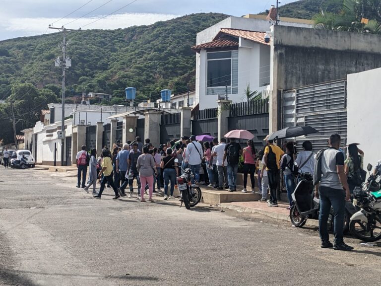 Concurrido el segundo día de atención en el Consulado de Colombia en San Antonio