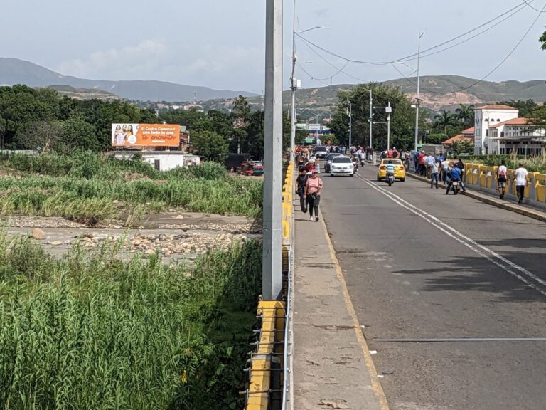 Viernes sin contratiempos en el puente internacional Simón Bolívar
