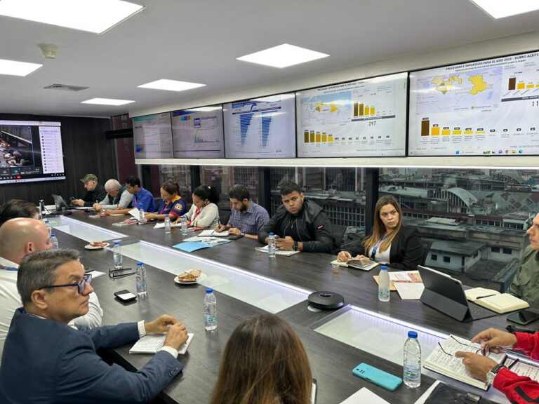 Acuerdan fijar precio del aceite de palma mensual en Venezuela