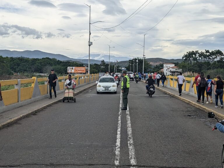 Sábado de gran dinamismo sobre el puente que une a San Antonio con La Parada