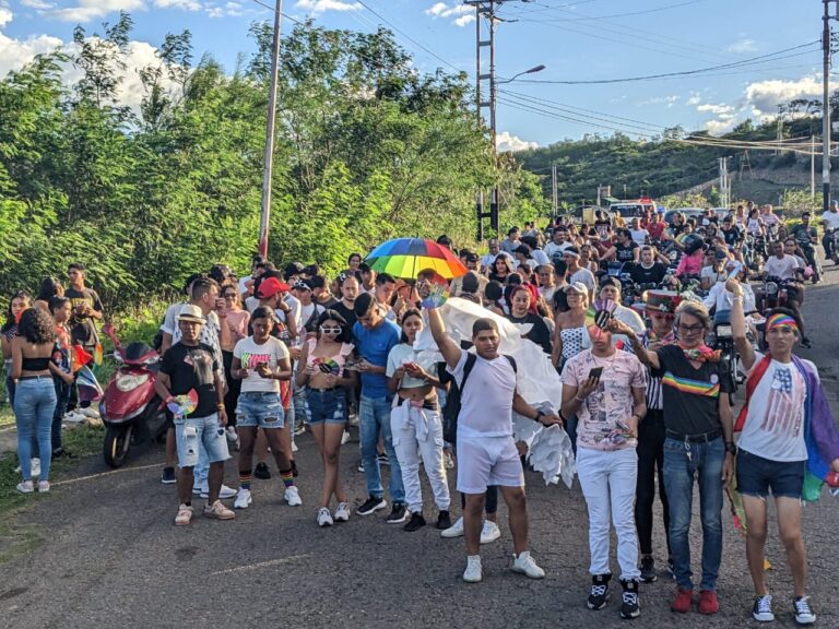 La comunidad LGBTIQ+ marchó en la frontera