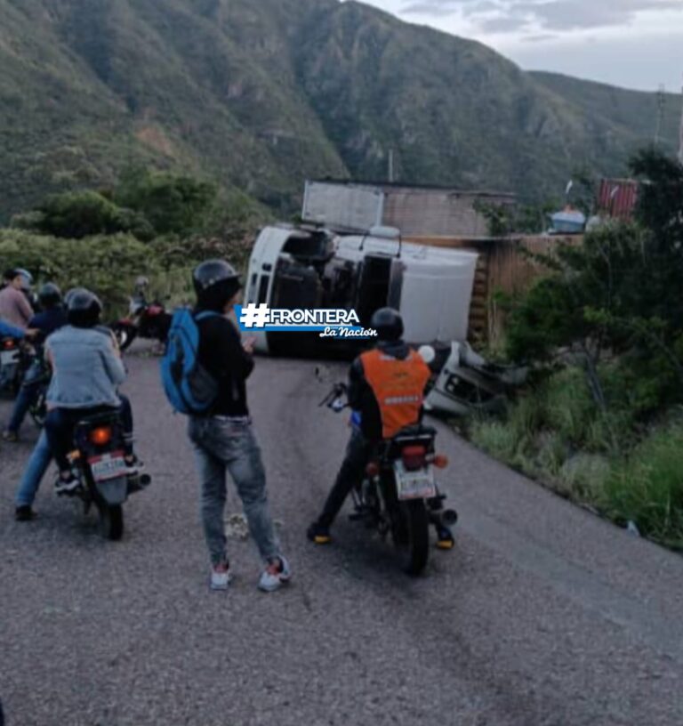 Bloqueado el paso entre Rubio y San Antonio por volcamiento de gandola