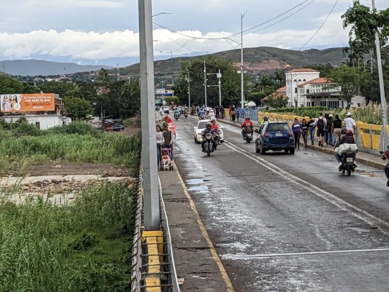 Puente que une a San Antonio con La Parada luce despejado este domingo