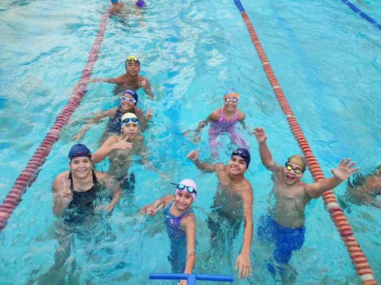 Club Huracanes hizo honor a su nombre, arrasó en estadal de natación