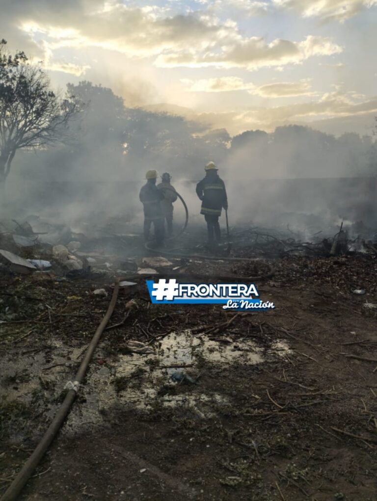Basura y vegetación dificultaron sofocación de incendio en estacionamiento del IMAO en San Antonio