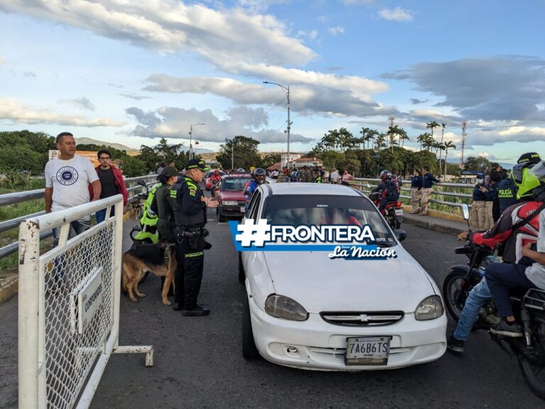 Devuelven a taxistas y cinco puestos venezolanos que crucen por el puente Simón Bolívar