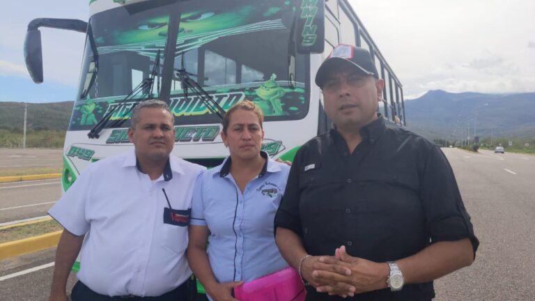 Más de 100 vehículos retornan a su ruta binacional tras más de siete años de espera