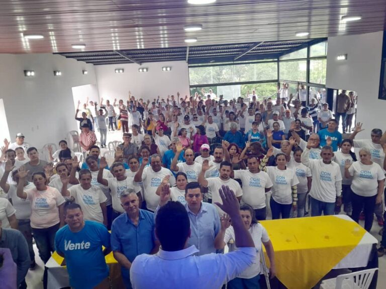 Fernández Feo juramenta al equipo de voluntariado de María Corina Machado