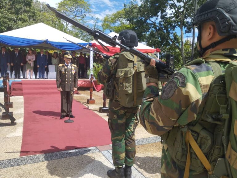 FANB conmemoró Natalicio del Libertador y aniversario de la Batalla Naval de Maracaibo