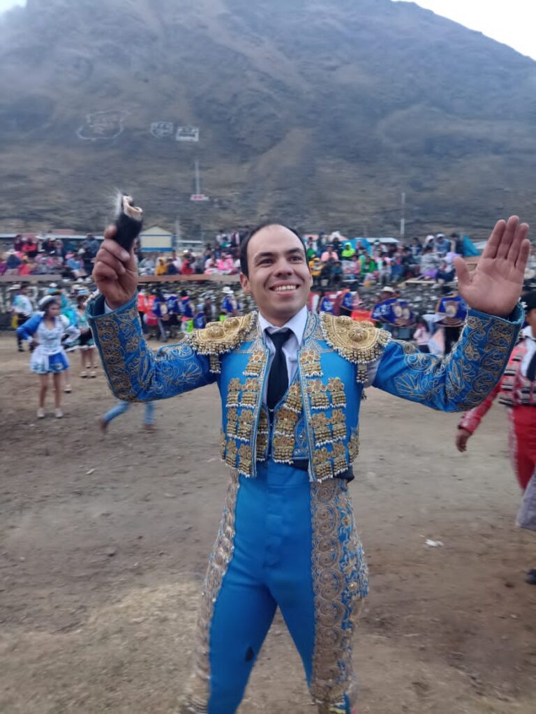 El torero Antonio Ramos paseó tres orejas en Perú