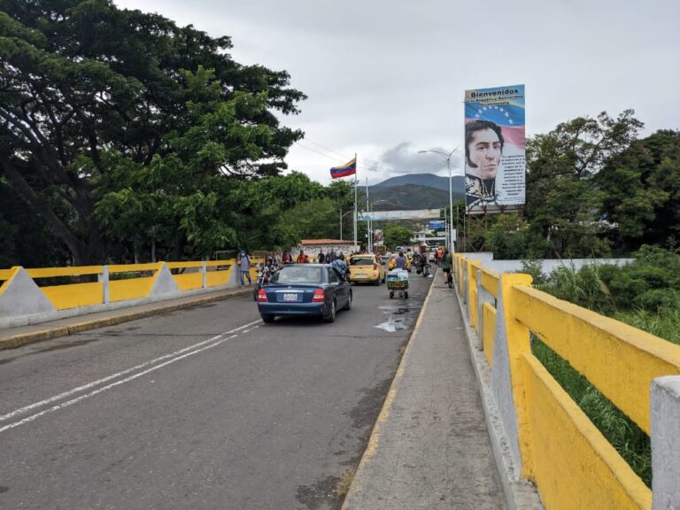 “Urge que por el puente Simón Bolívar transite el transporte público binacional”