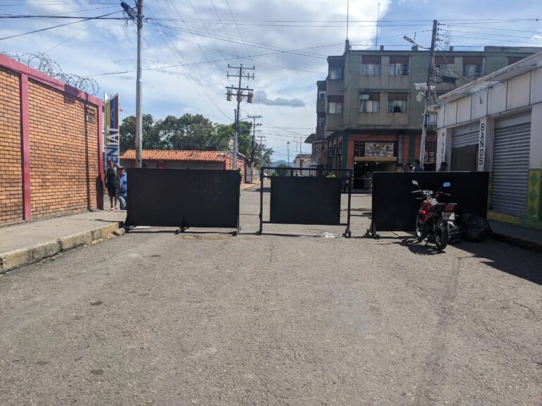 Abogan por el retiro de las vallas de la calle 3 de San Antonio del Táchira