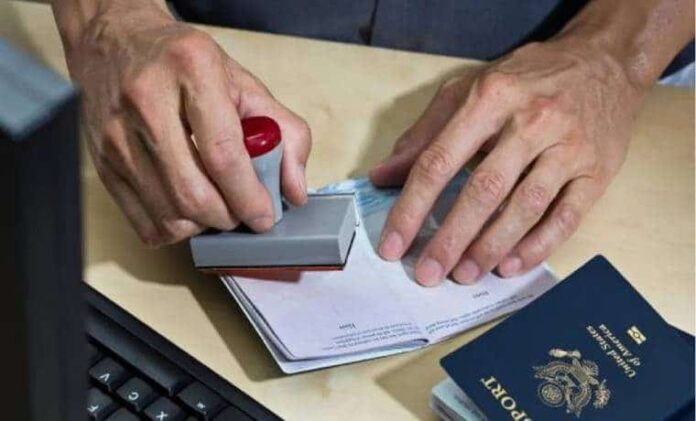 Proponen que extranjeros paguen hasta 15 mil dólares para ingresar a EE.UU.