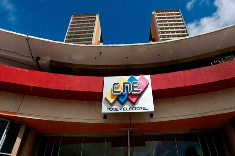 Militares, militantes del PSUV y diputados de la AN entre postulados al CNE