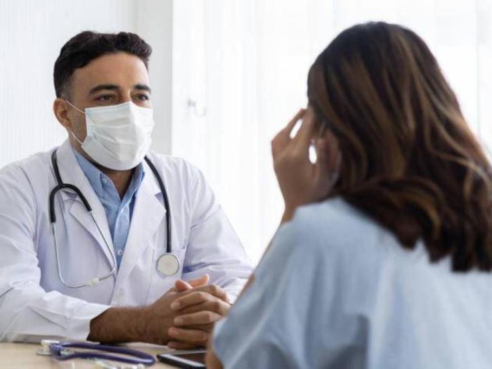 Colegio Médico Colombiano alerta sobre posible convalidación de títulos venezolanos