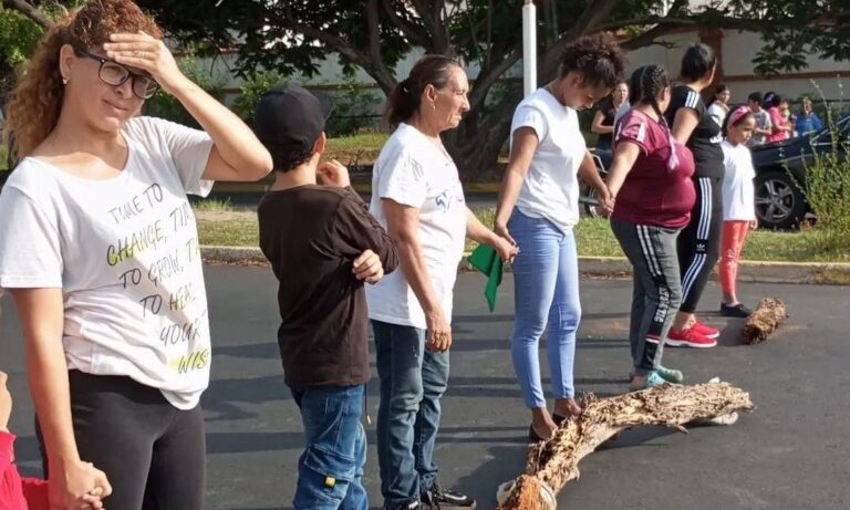 Protestan en avenida Milagro Norte por explosión de 4 transformadores