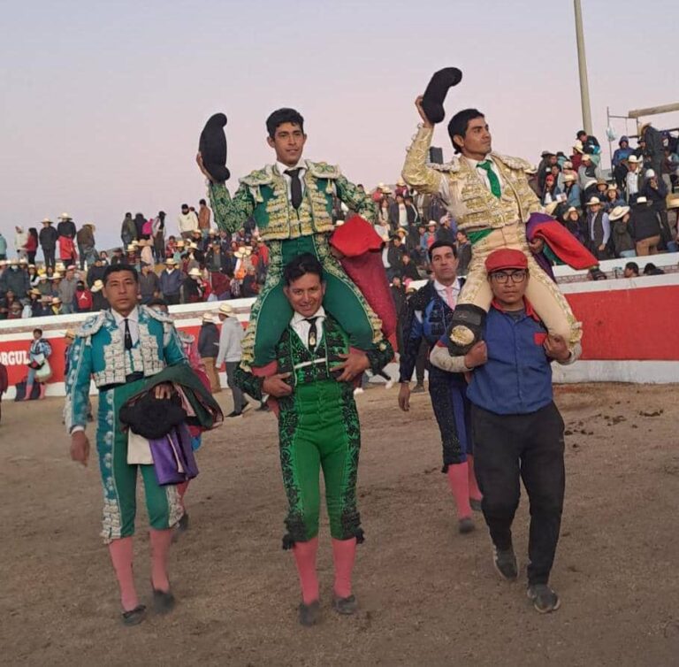 Doblete para Manolo Muñoz en Perú