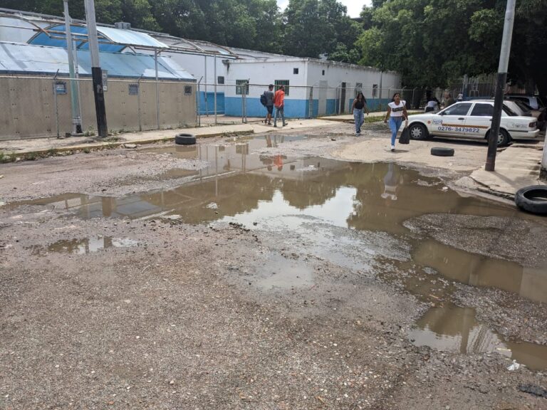 Calles de San Antonio reclaman plan de asfaltado