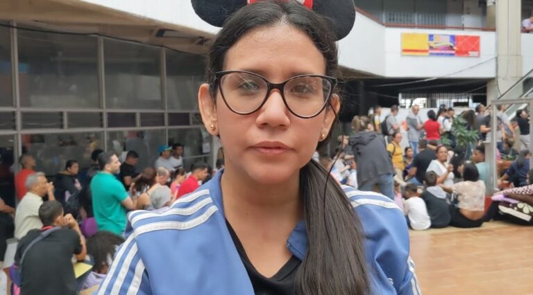 Venezolana viaja desde Cali hasta la frontera a renovar su pasaporte: “No hay consideración con las embarazadas”