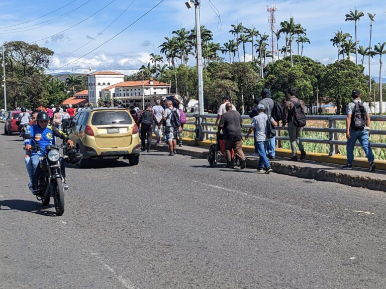 Puente Simón Bolívar: 15 horas de gran dinamismo