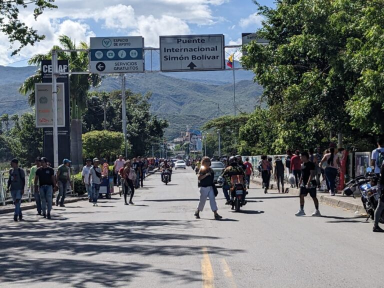 Anuncian bloqueo de los tres puentes binacionales para este miércoles