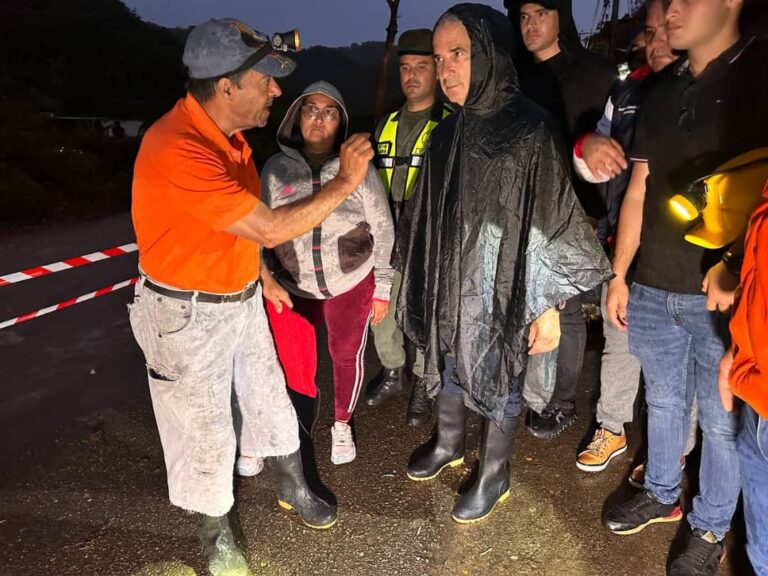 Gobernador Bernal supervisa daños ocasionados por el río Torbes en El Corozo