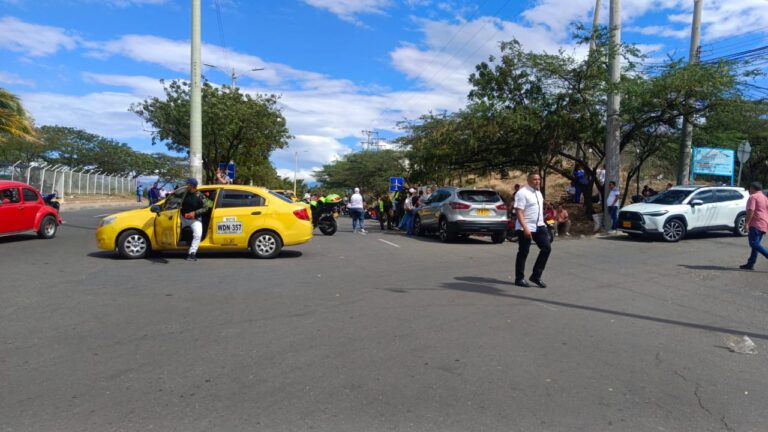 Siguen bloqueados los accesos al aeropuerto Camilo Daza de Cúcuta