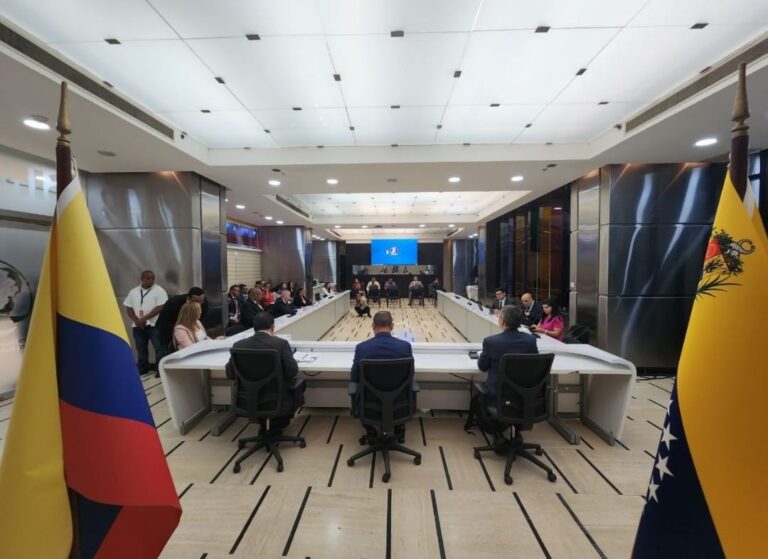 Mesa binacional en materia de movilidad y transporte avanza con acuerdos entre Colombia y Venezuela