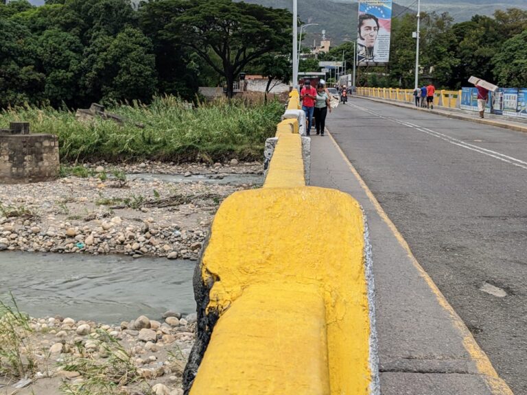 Domingo de poco movimiento en el puente Simón Bolívar