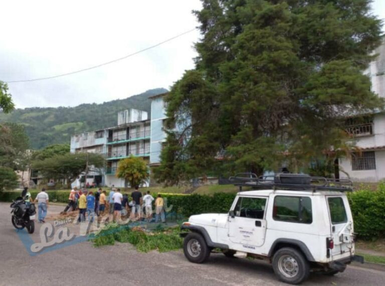 500 familias en la parte alta de Colón suman tres días sin electricidad