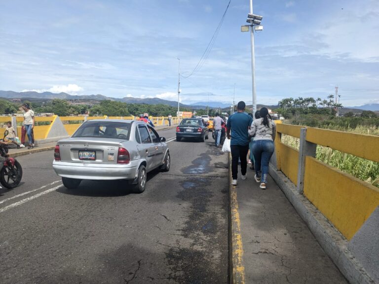 Sin contratiempos el tránsito por el puente Simón Bolívar