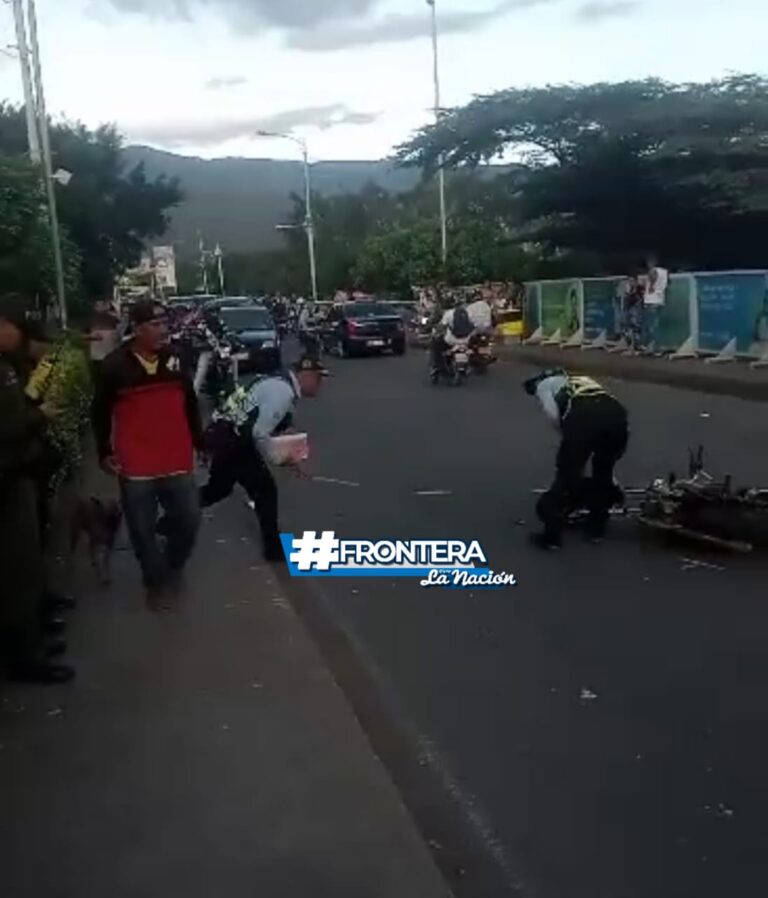 Atolladero en el puente Simón Bolívar por accidente de tránsito