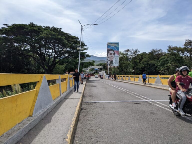 Poco movimiento en la frontera por día festivo en Colombia