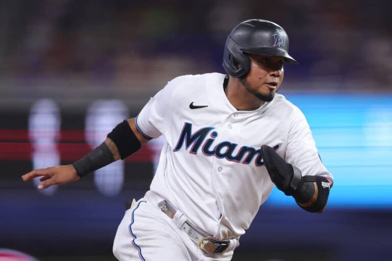 Omar Narváez y Rafael Ortega impulsaron a Mets ante Bravos