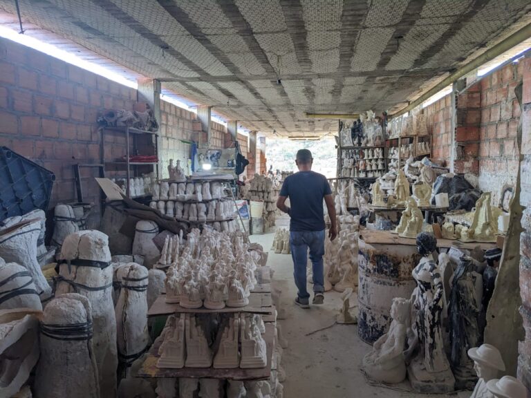 Alertan que medidas del Seniat podrían llevar al cierre de artesanos en frontera