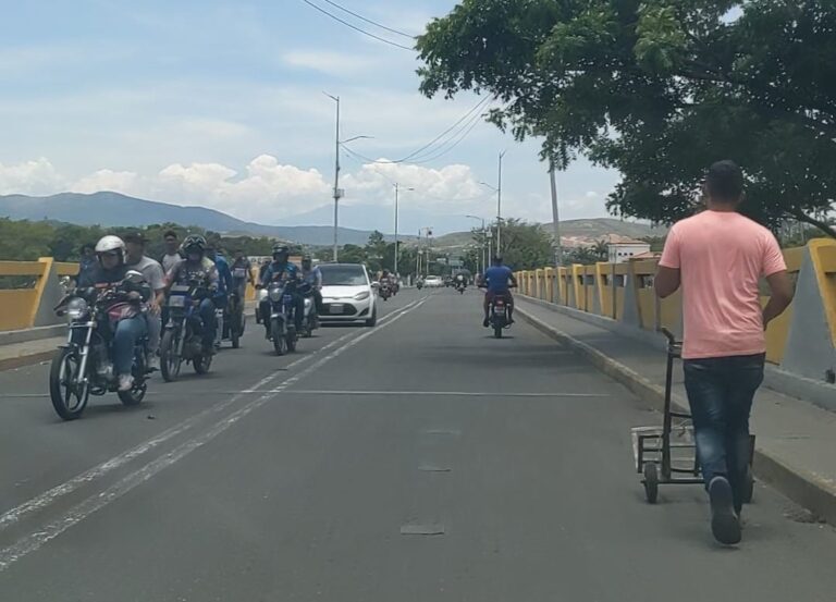 Sin contratiempos el paso por el puente Simón Bolívar