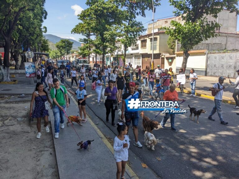 Caminata canina en San Antonio del Táchira