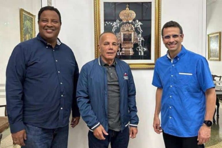 Rosales anunció respaldo a Capriles en su candidatura a la primaria