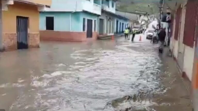 Alcalde merideño pide articular esfuerzos para atender los daños por lluvias