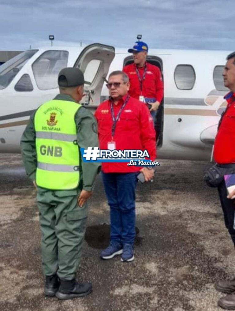 Supervisan instalaciones del aeropuerto de San Antonio tras orden presidencial de reapertura