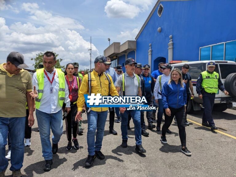 Gobernador y presidente de Baer supervisan el aeropuerto de San Antonio
