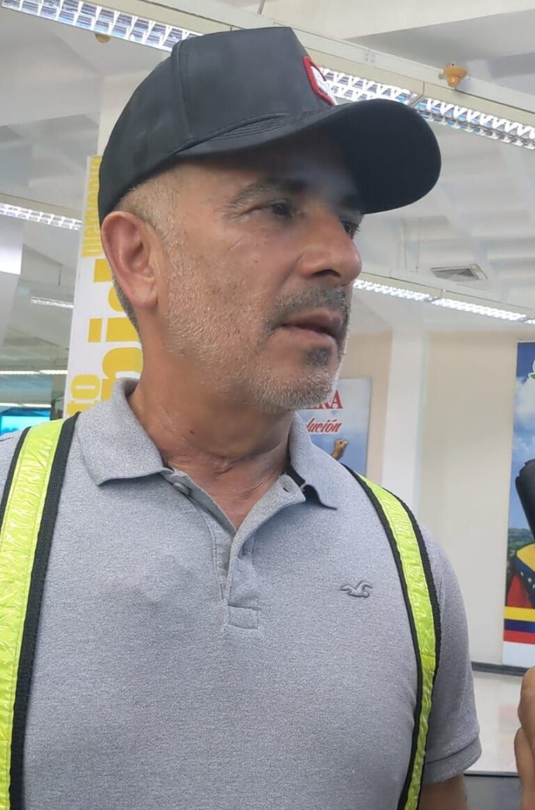 “El presidente dio la orden y la orden se va a cumplir”: gobernador Bernal desde el aeropuerto de San Antonio