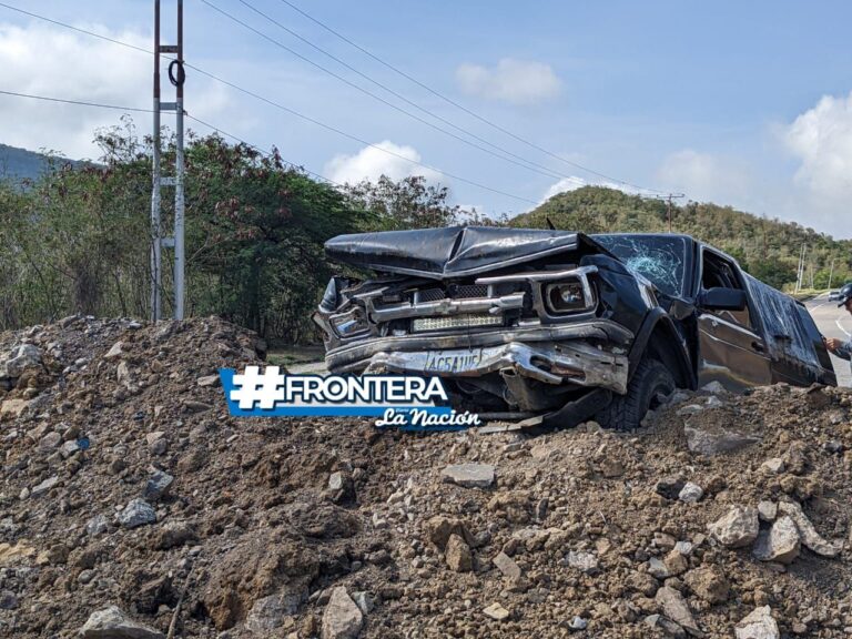 Seis lesionados en accidente de tránsito a escasos metros del peaje de San Antonio