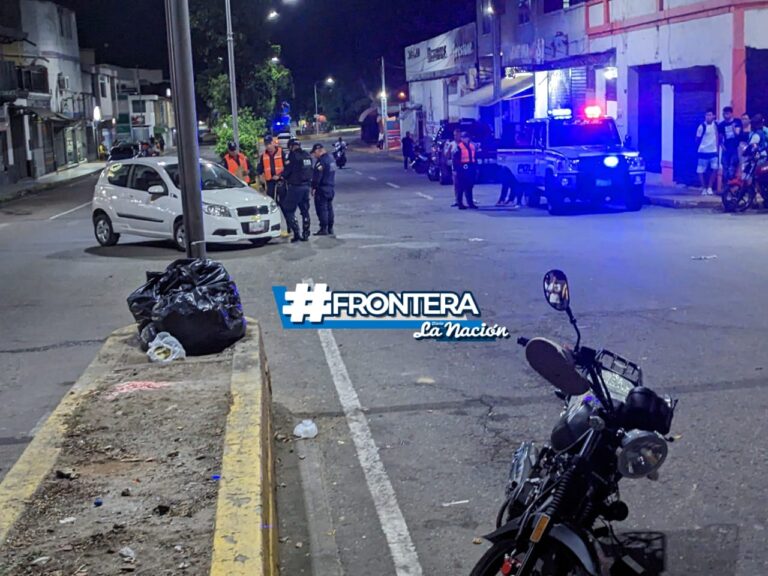 Dos jóvenes lesionados en colisión registrada en la avenida Venezuela de San Antonio
