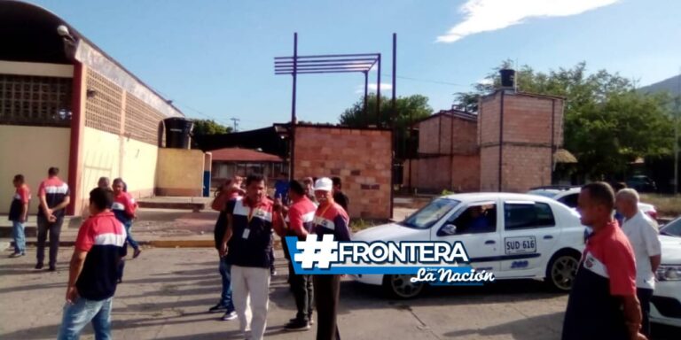 Taxistas de Ureña protestan por el ingreso de la línea Catatumbo al terminal
