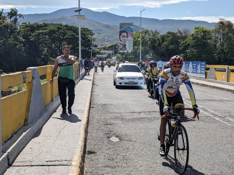 Nutrido el tránsito por el tramo binacional que une a San Antonio con La Parada
