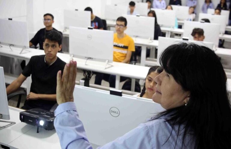 Politécnico Santiago Mariño reinaugura laboratorio de computación con equipos de última generación