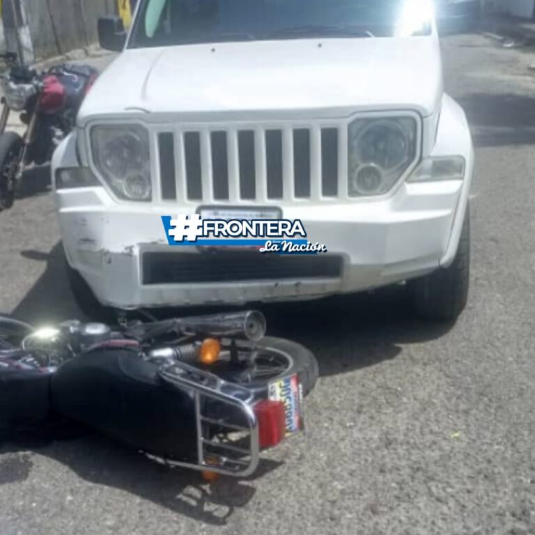 Un joven lesionado en colisión de carro con moto en San Antonio del Táchira