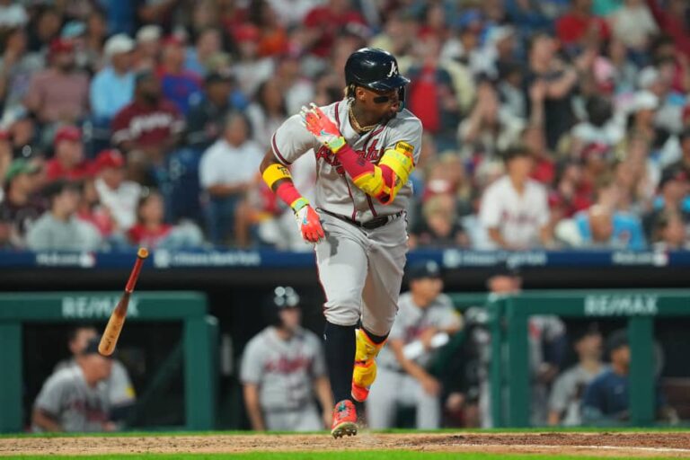 Ronald Acuña despachó par de jonrones, estafó la base 60 en triunfo de Atlanta